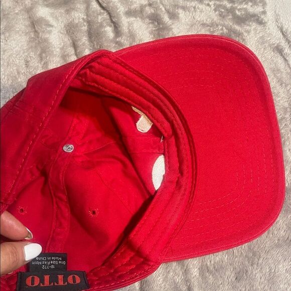 Red wink, baseball hat - Picture 4 of 4